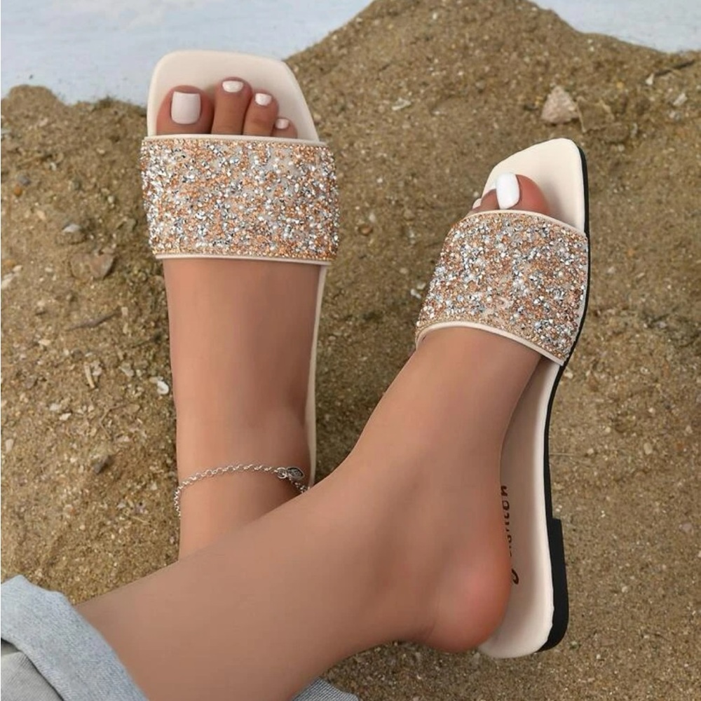 🌻NIB Champagne Rhinestone Decor Single Band Flat Sandals🌻